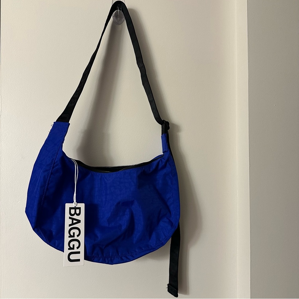 NWT BAGGU Lapis Medium Crescent Bag